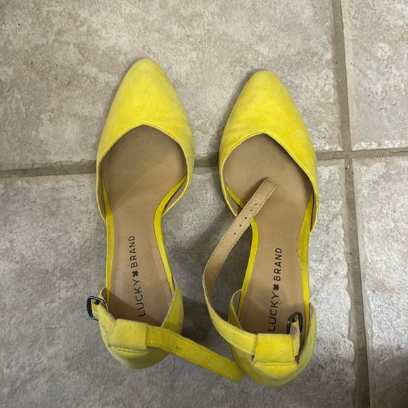 Size 7 1/2 Lucky Brand heels - Picture 1 of 4
